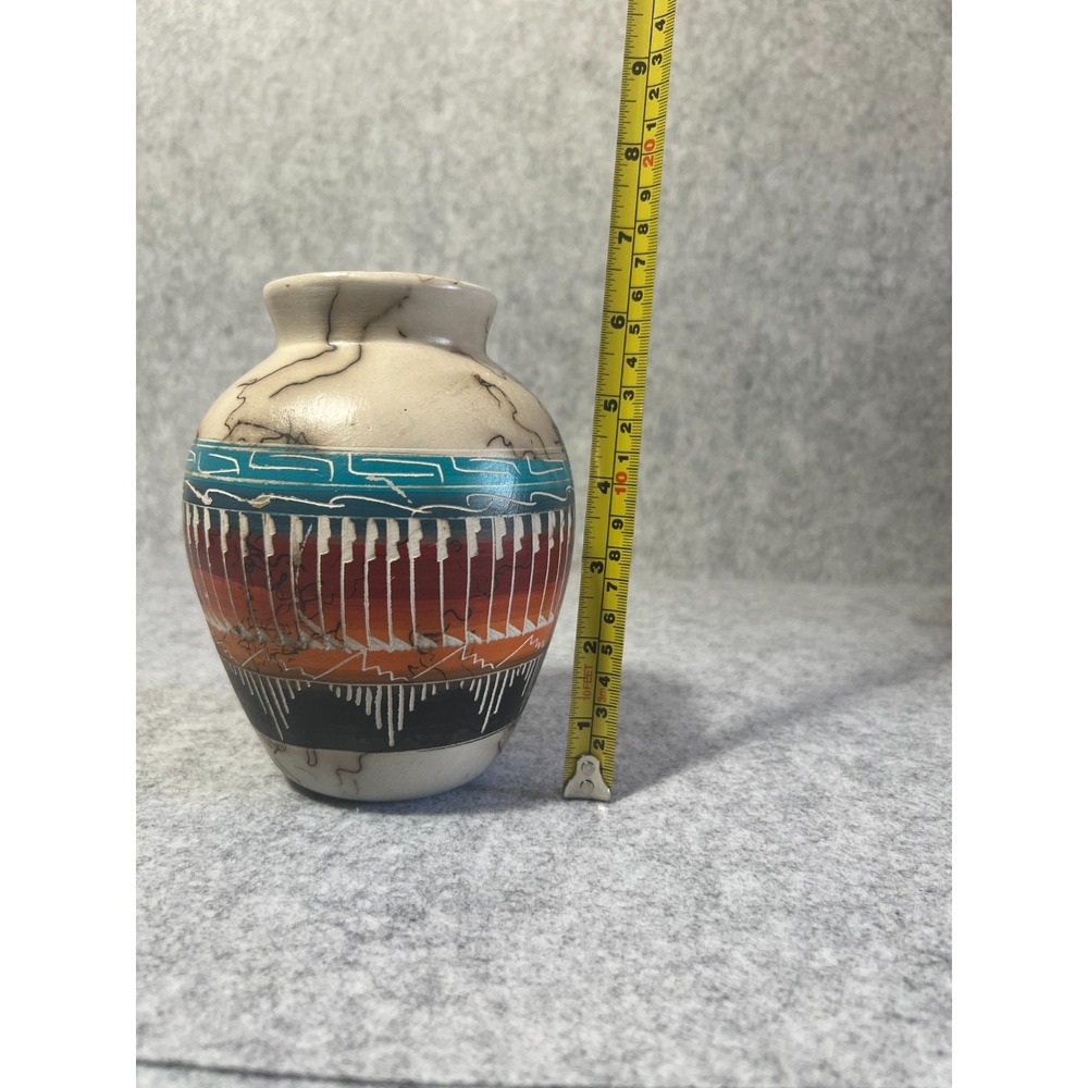 Native American Etched Pottery signed by artist 6.5" - Picture 8 of 8